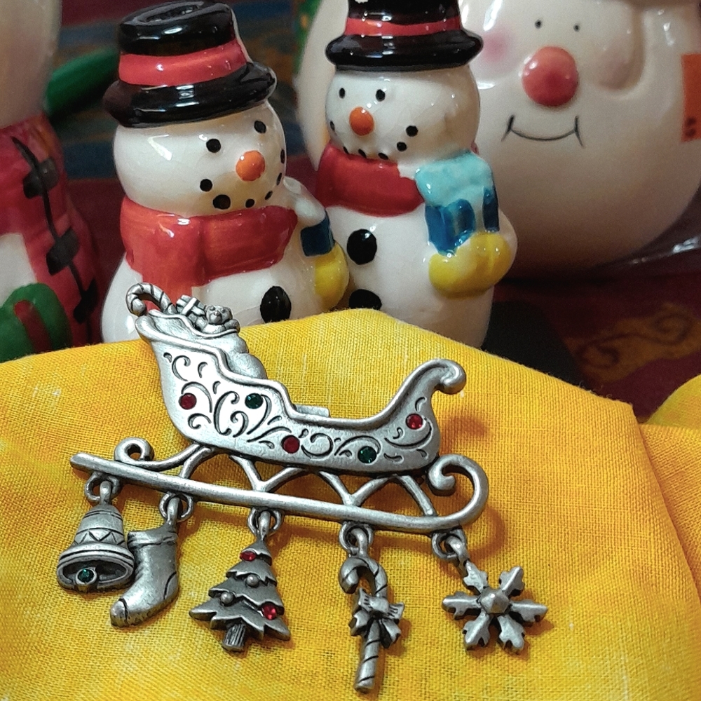 Vintage Christmas Sleigh Pin